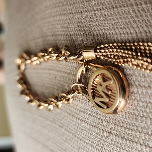 Michael Kors Rose Gold-Tone Steel Padlock Chain Bracelet, Pre-Owned - Picture 8 of 8